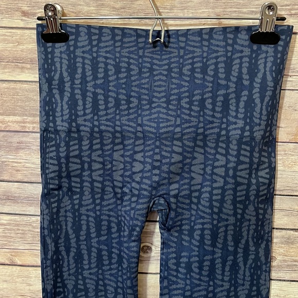 SPANX | Look At Me Now Blue Gray Print Leggings XL  EUC B2 - Picture 4 of 7